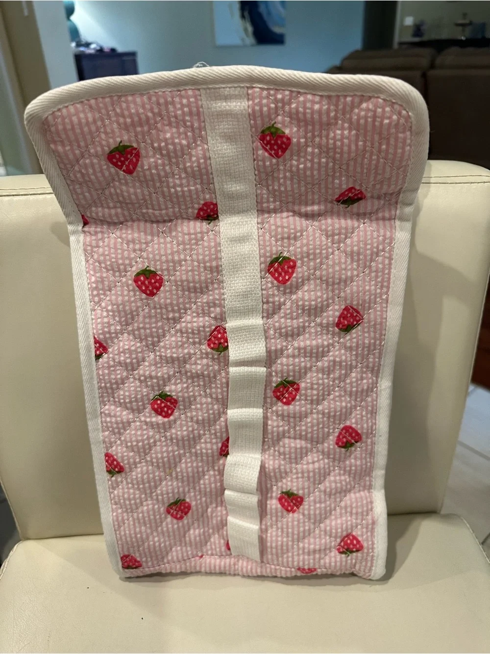Moon Nude Pink Strawberry Quilted Lunch Bag